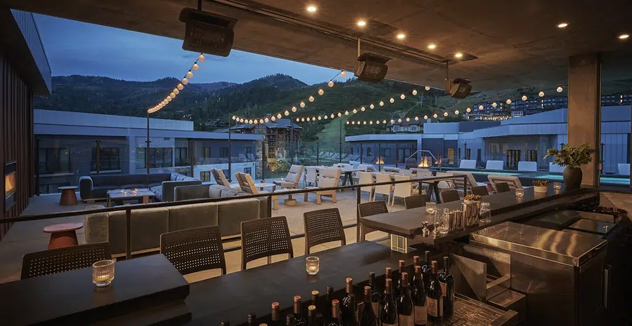 The Pool House Bar & Grill